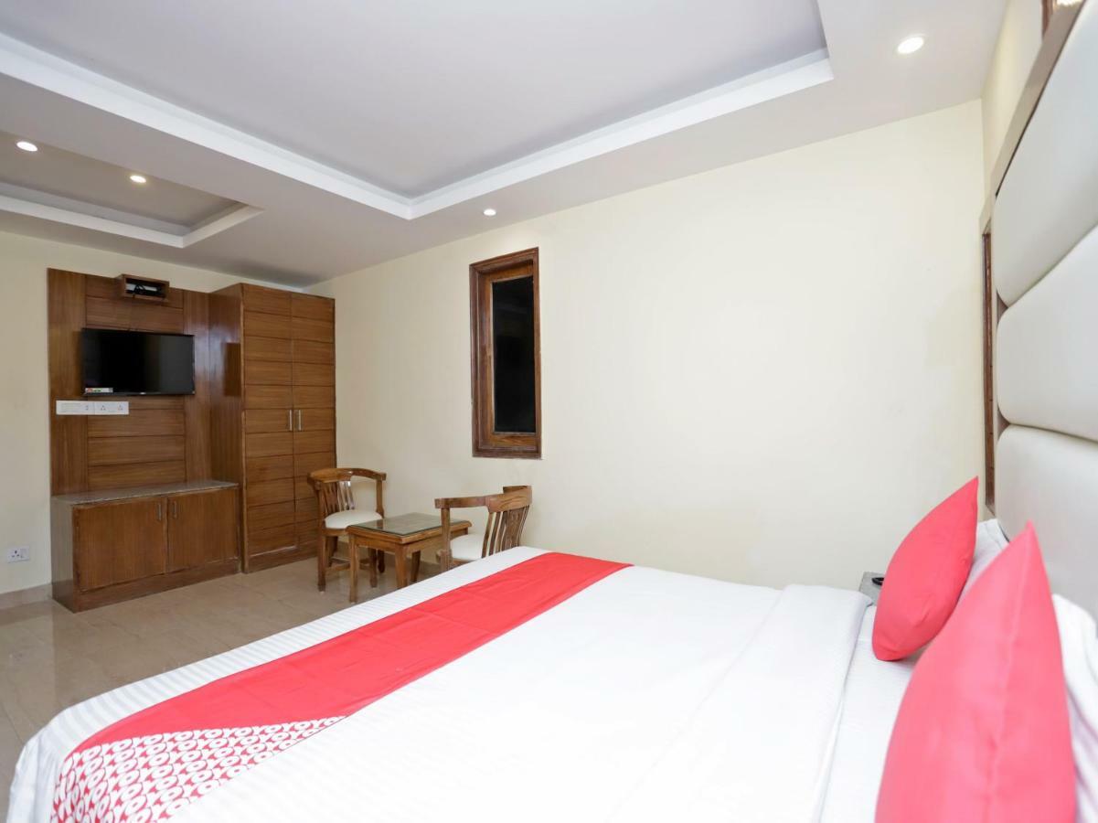 Oyo 39066 Hotel Star View 穆索里 外观 照片